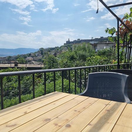 Tony'S Terrace Bed & Breakfast จีโรคาสเตอร์ ภายนอก รูปภาพ
