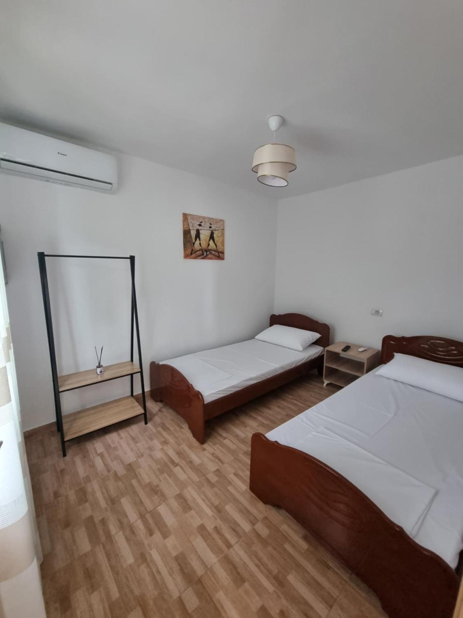 Tony'S Terrace Bed & Breakfast จีโรคาสเตอร์ ภายนอก รูปภาพ