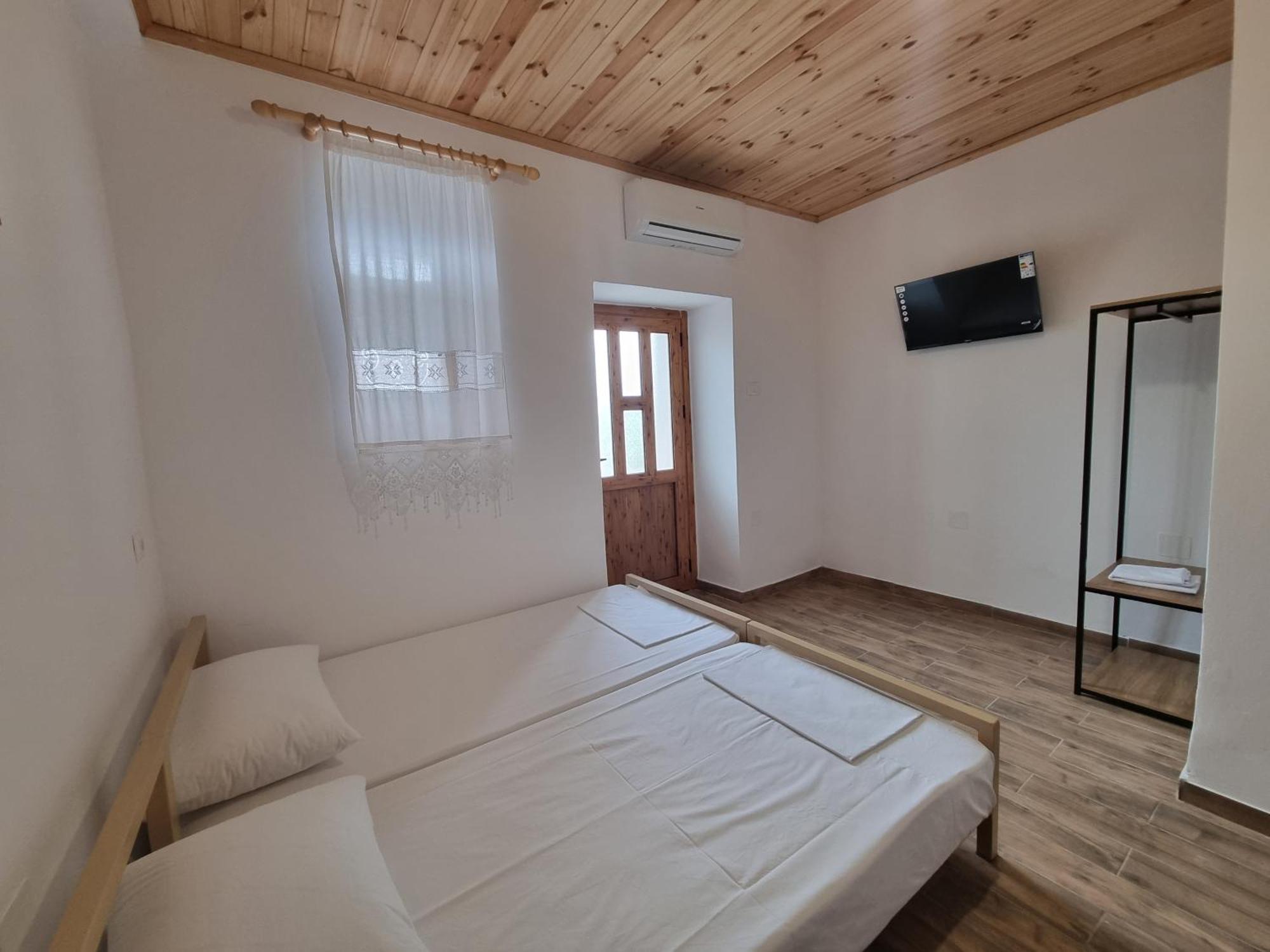 Tony'S Terrace Bed & Breakfast จีโรคาสเตอร์ ภายนอก รูปภาพ