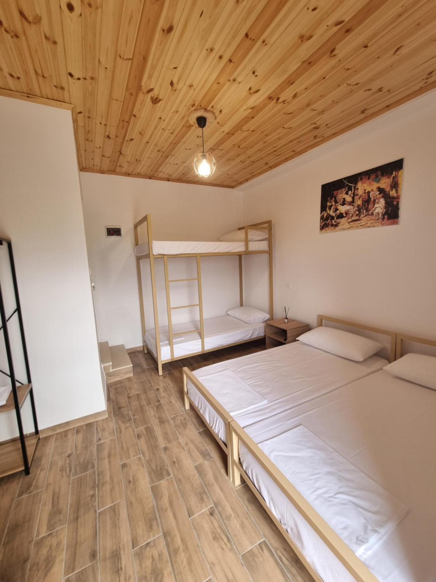 Tony'S Terrace Bed & Breakfast จีโรคาสเตอร์ ภายนอก รูปภาพ