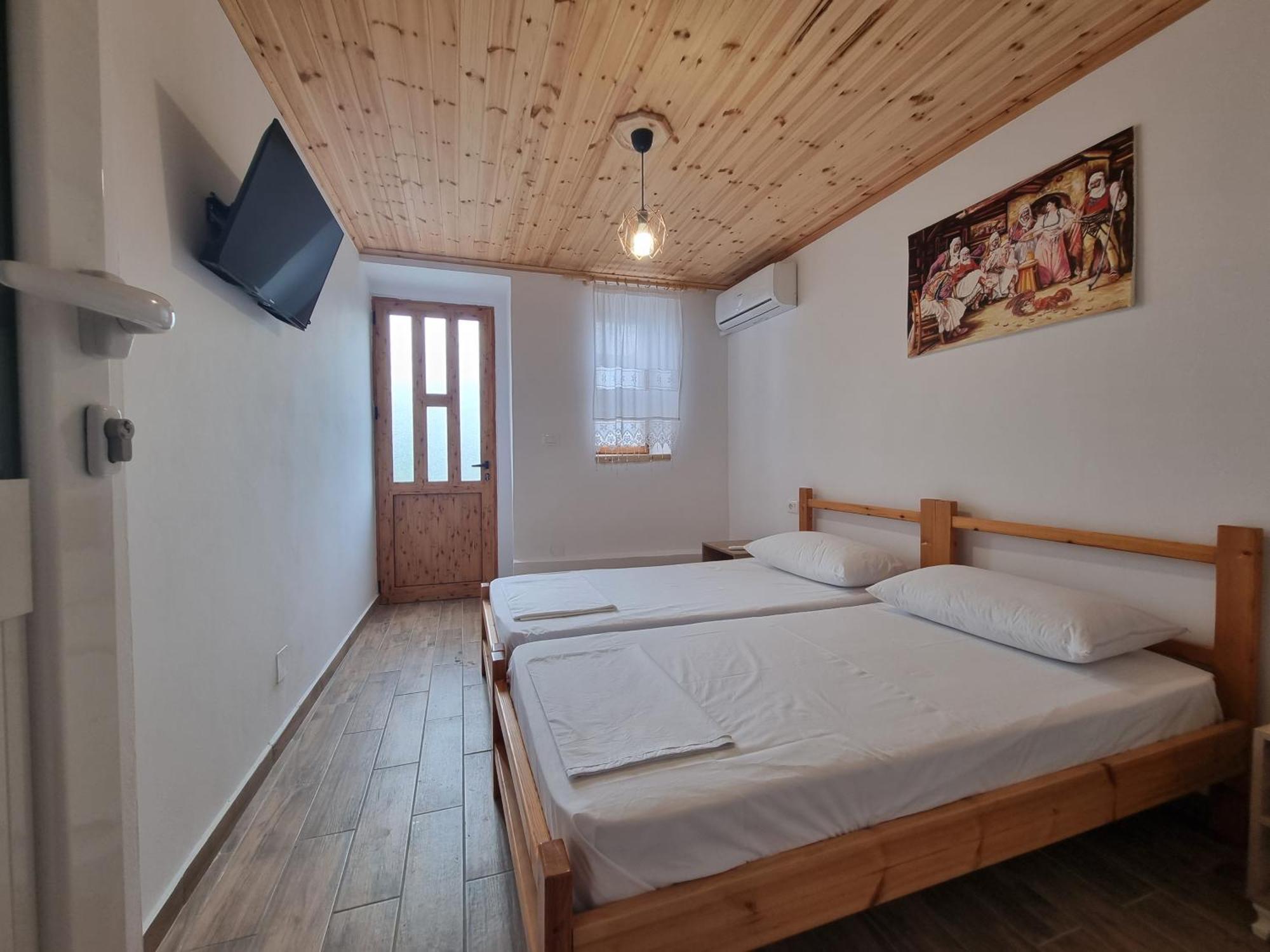 Tony'S Terrace Bed & Breakfast จีโรคาสเตอร์ ภายนอก รูปภาพ