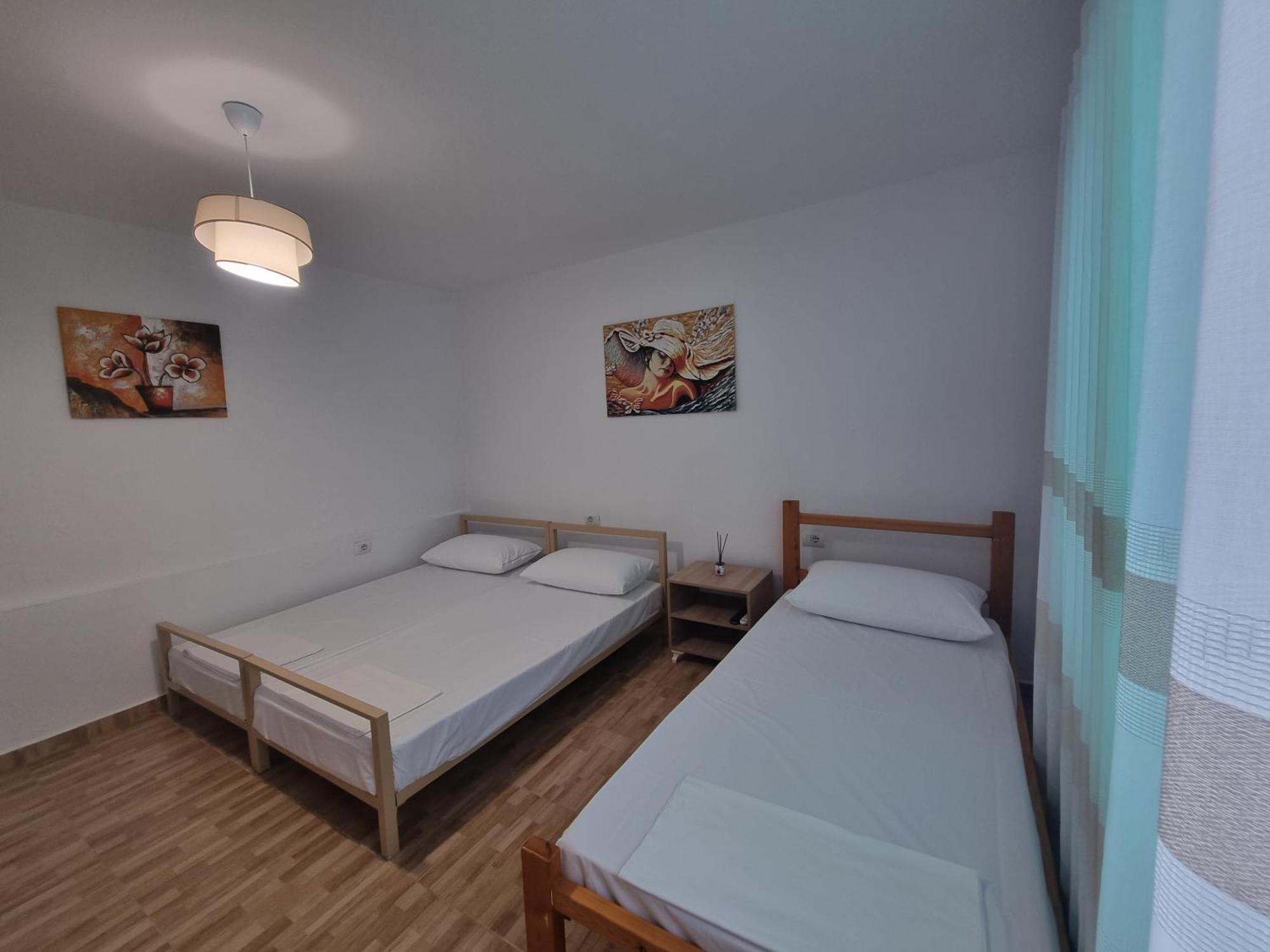 Tony'S Terrace Bed & Breakfast จีโรคาสเตอร์ ภายนอก รูปภาพ