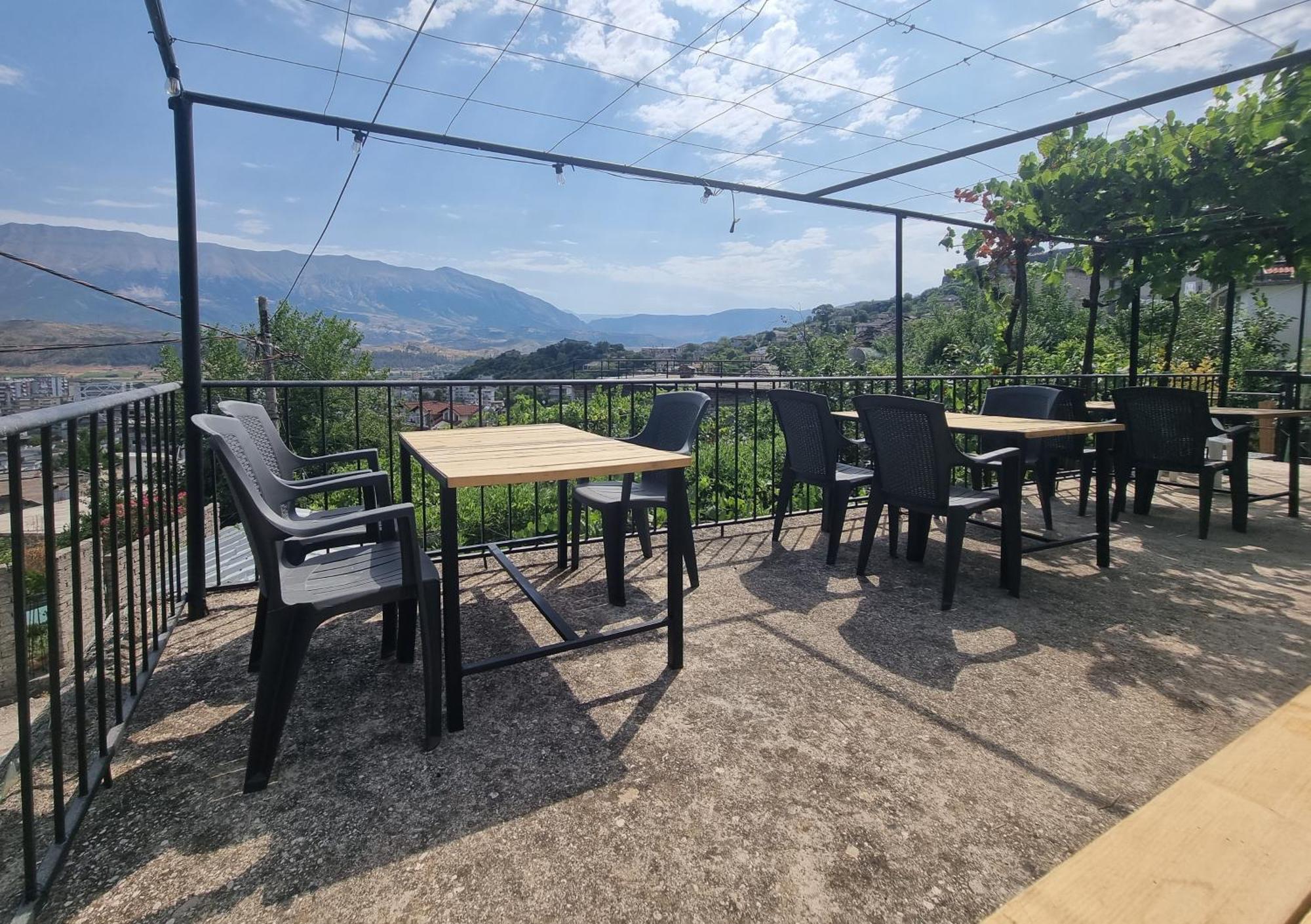 Tony'S Terrace Bed & Breakfast จีโรคาสเตอร์ ภายนอก รูปภาพ